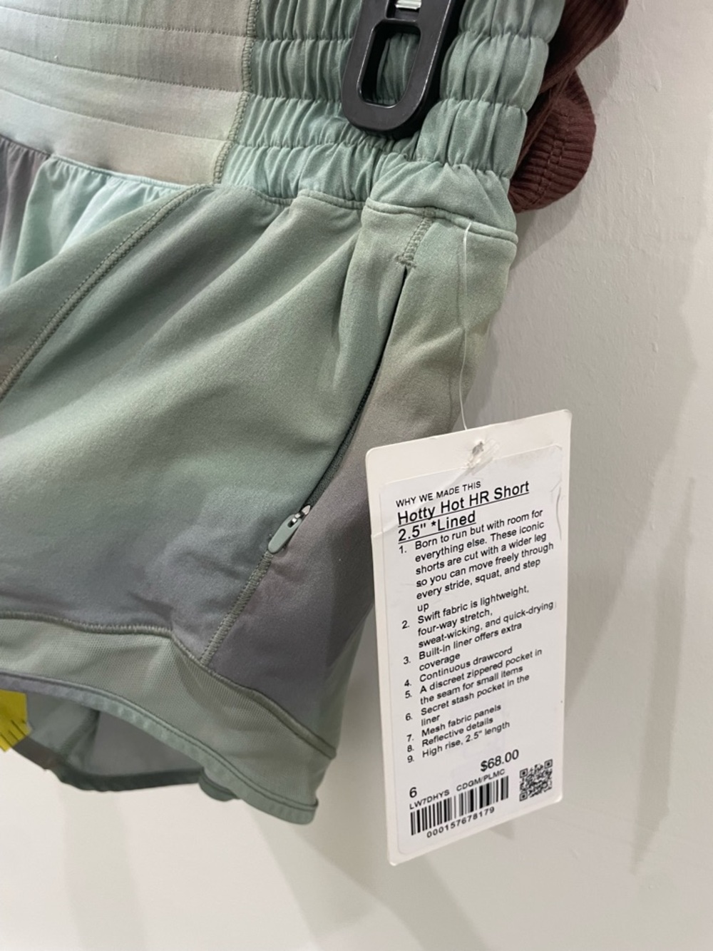 SOLD OUT Lululemon pink hotty hot shorts 4” size 6 - Picture 6 of 16